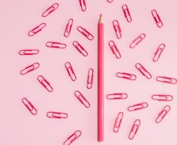 可憐今夜月，不肯下西廂是什么意思？